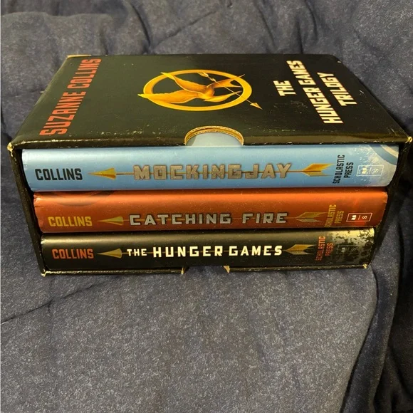 The Hunger Games Trilogy Box Set - Picture 2 of 3